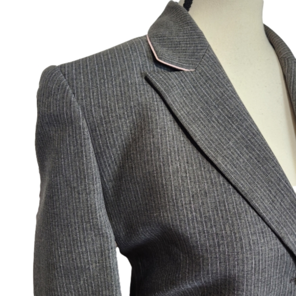 Tahari Women's Business suit Blazer and Skirt Size 10 Grey and Pink Pinstripe - Picture 4 of 16